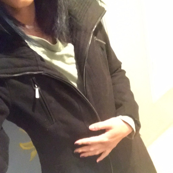 Cute black zip up coat from Windsor - Picture 4 of 4